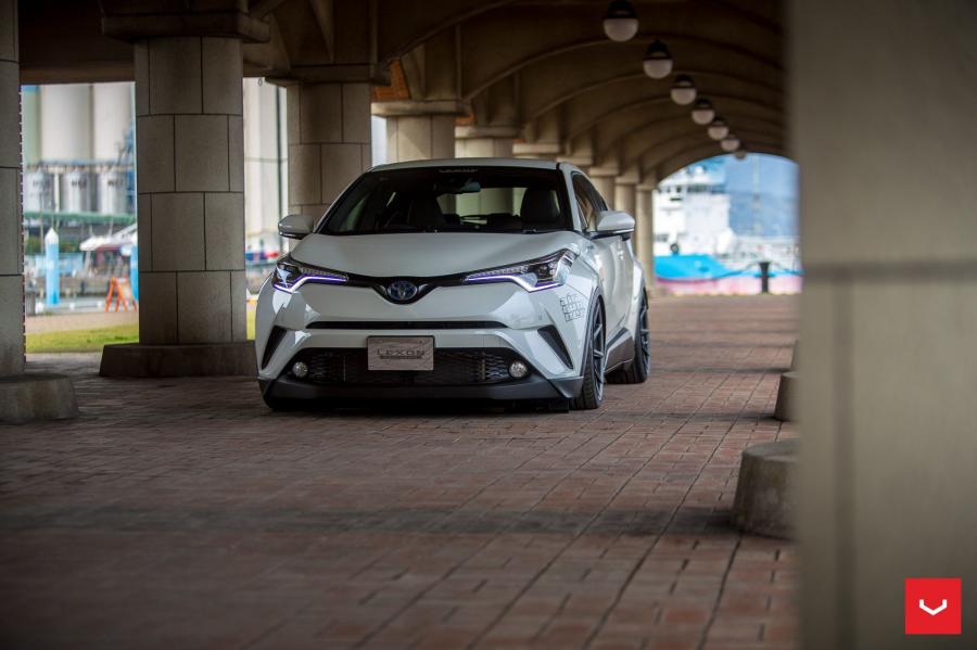  Toyota C-HR on Vossen Wheels (VFS10) 2017 года  (фото 3 из 20)